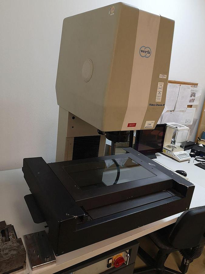 WERTH Video Check IP 250/400 measuring machine