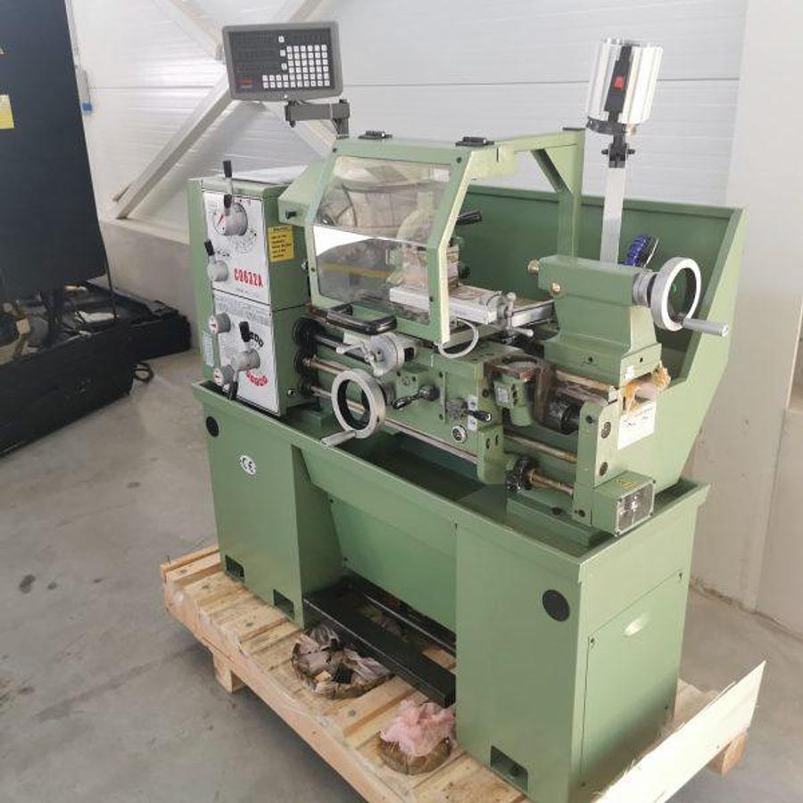Used TNM C0632/500 center lathe