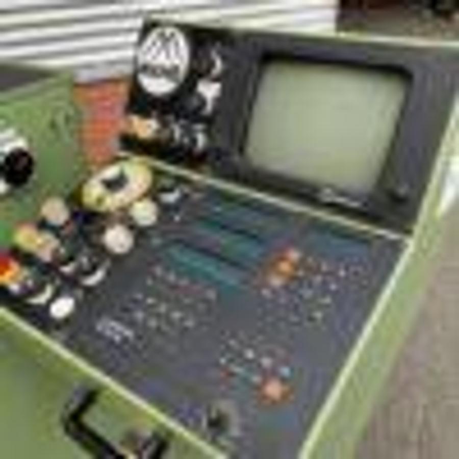 Used MAHO MH400P tool milling machine