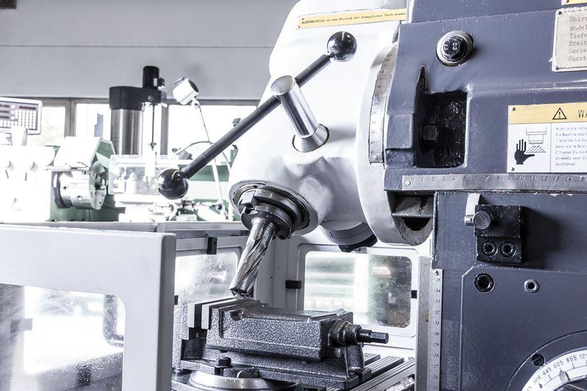 KAMI FKM935 tool milling machine