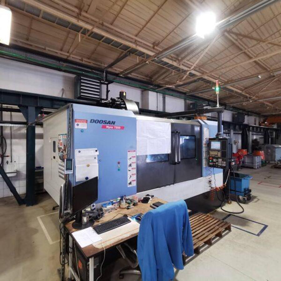 Used DOOSAN MYNX7500 machining center