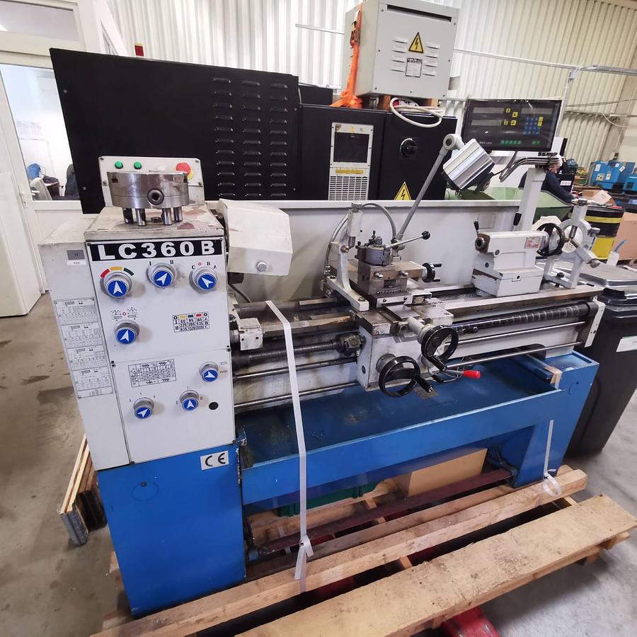 Used LC360B center lathe