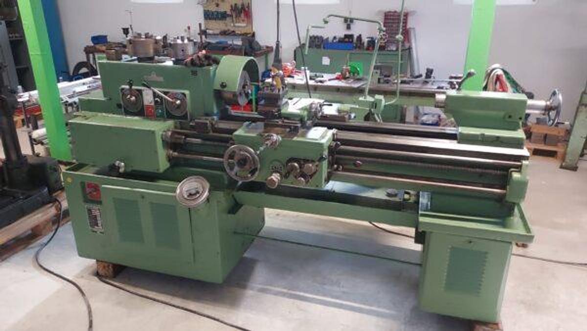 Used TOS SV18RA lathe