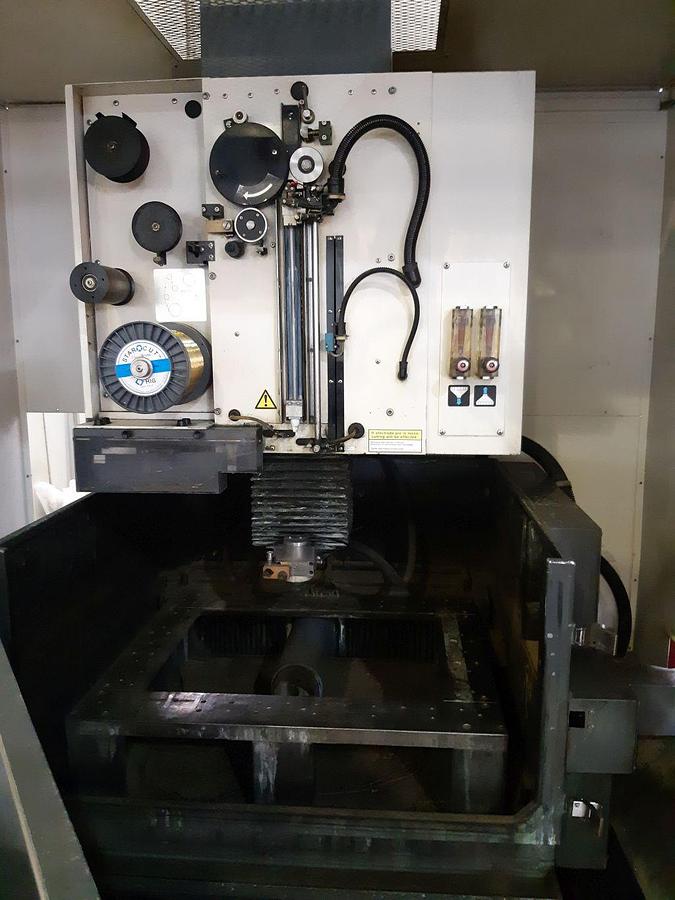 FANUC Robocut Alpha 1C wire spark