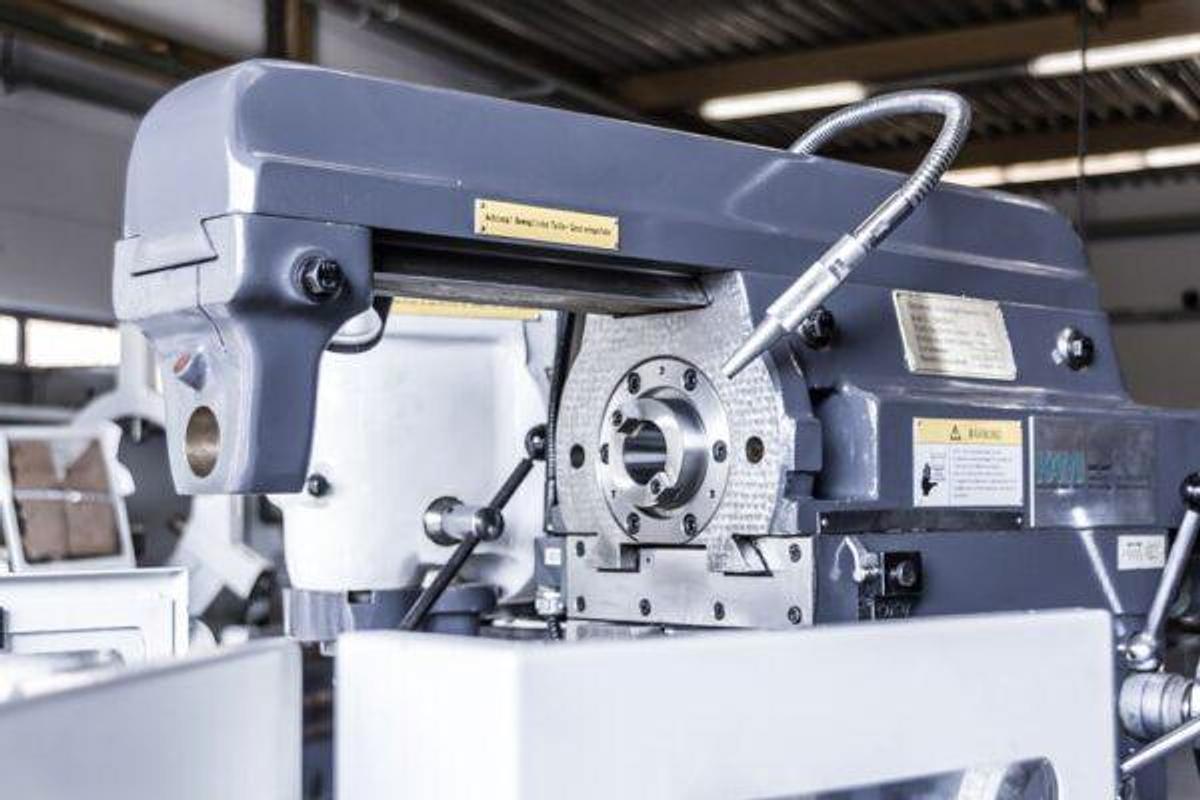 Used KAMI FKM935 tool milling machine