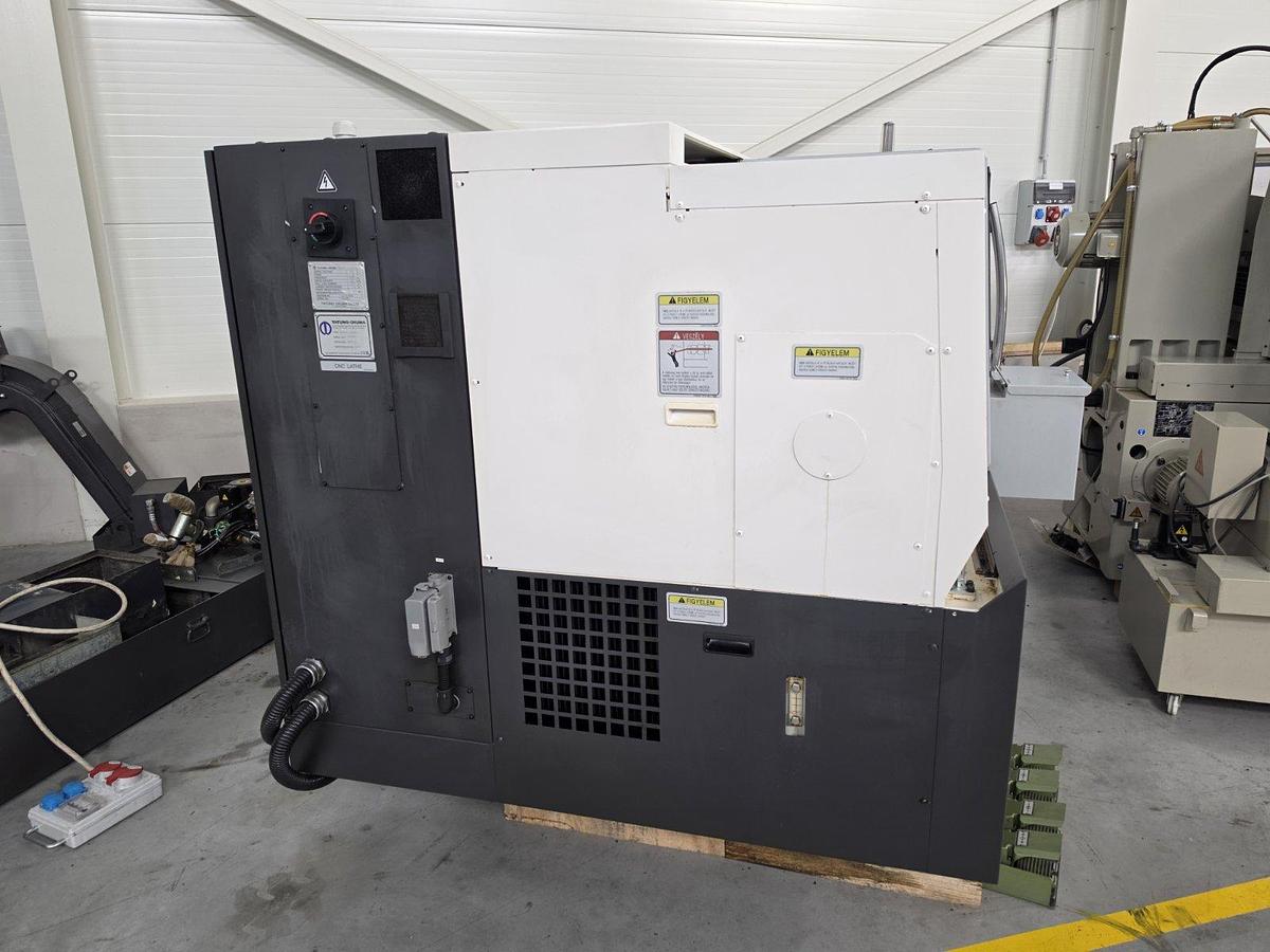 OKUMA Genos L2000e CNC lathe