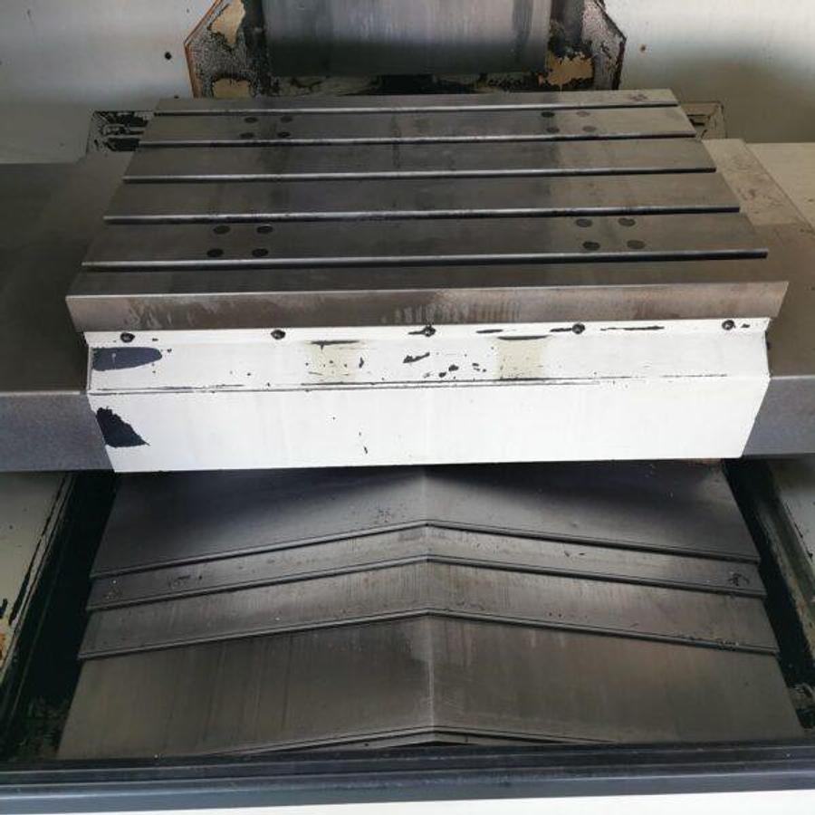 Used HURCO VMX24 machining center
