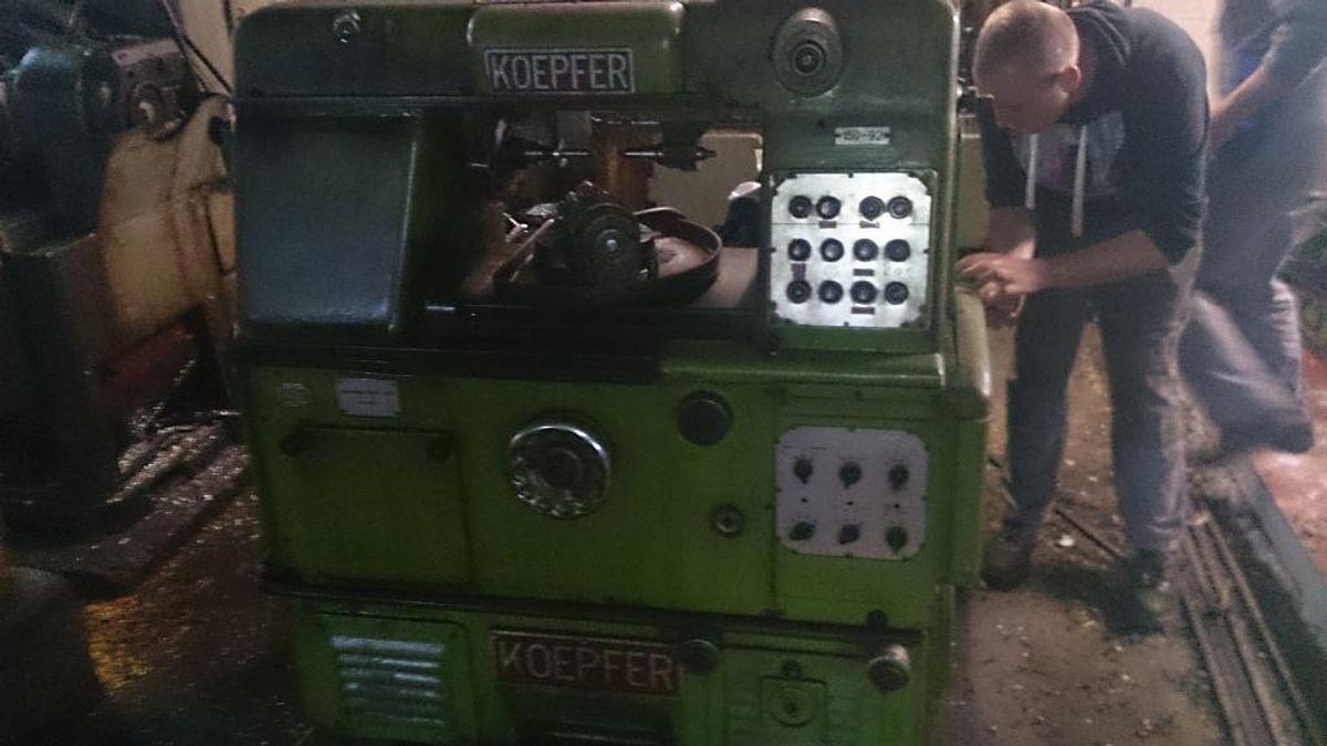 Used Three gear hobbing machines for sale
