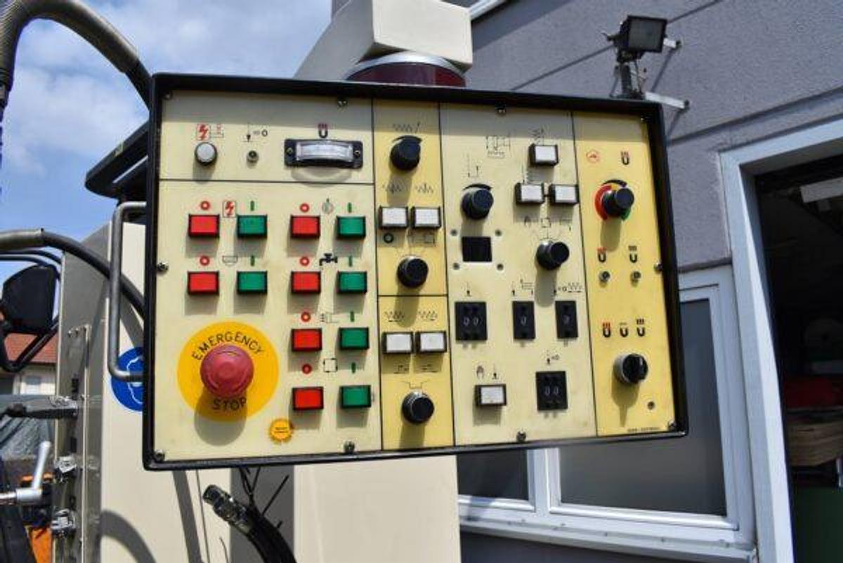 Used CHEVALIER FSG 3 A818 surface grinder