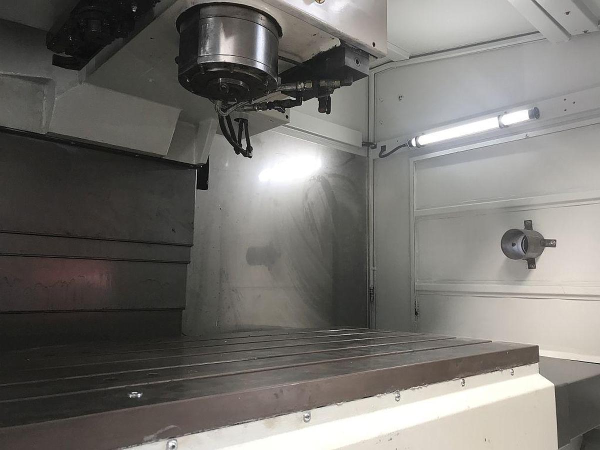 Used 2005 HURCO VMX42 milling center