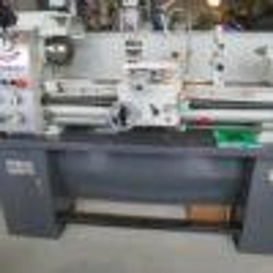 Used KAMI DKM332-1 center lathe