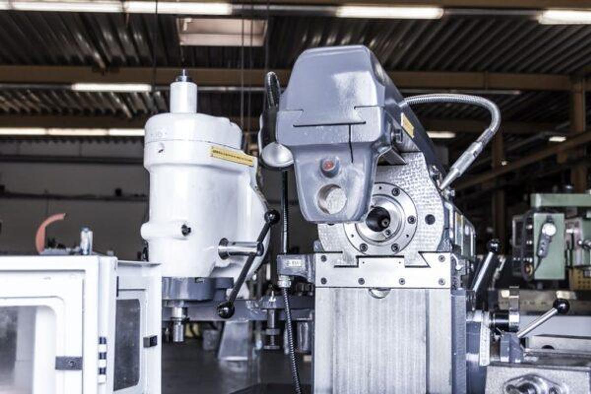 Used KAMI FKM935 tool milling machine