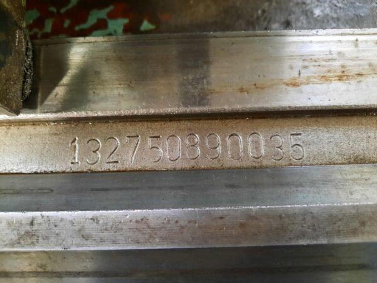 Used TOS SUI32/750 center lathe