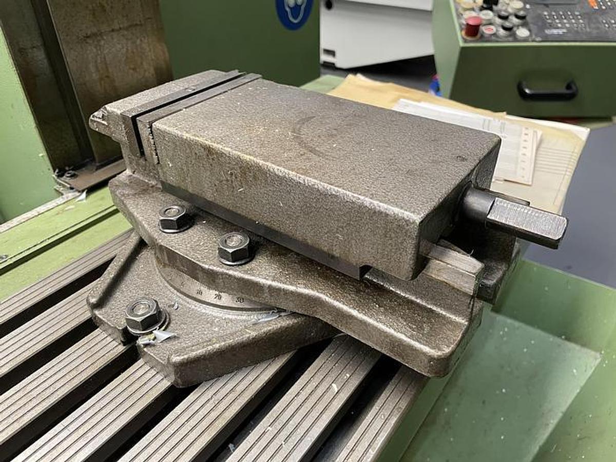MAHO MH400P tool milling machine