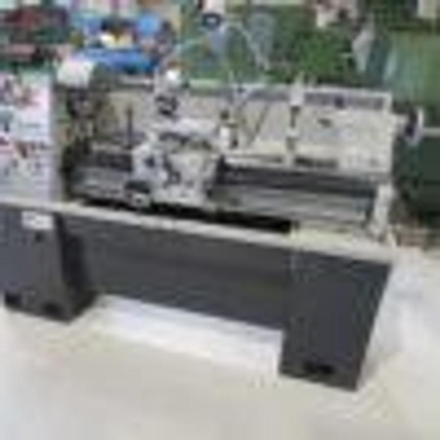 Used KAMI DKM360 center lathe