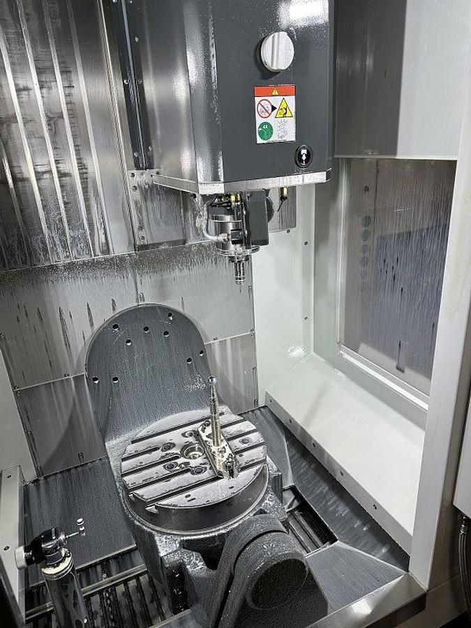Used HAAS UMC500SS simultaneous 5-axis machining center