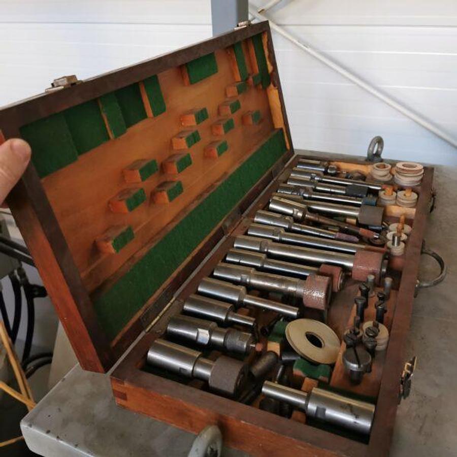 Used SZIM KU250-04-750 cylindrical grinding machine