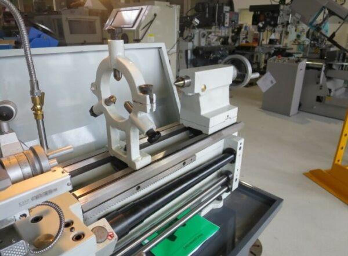 Used KAMI DKM332-1 center lathe