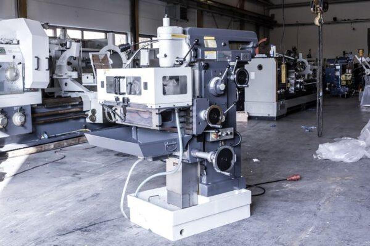 Used KAMI FKM935 tool milling machine