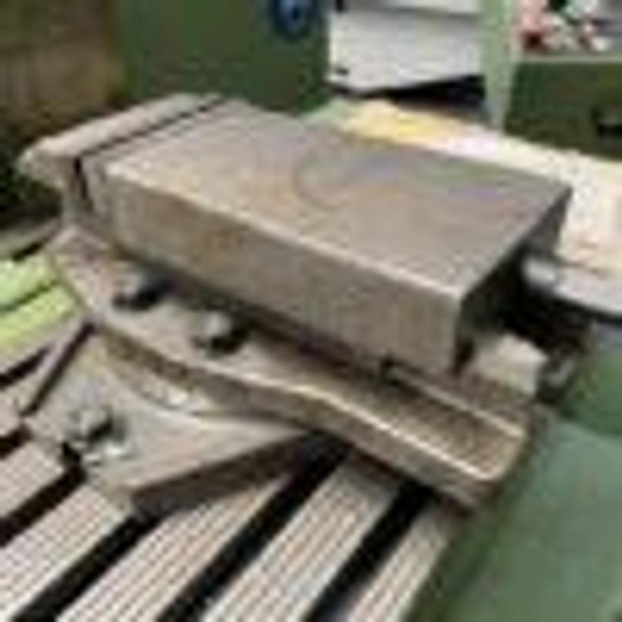 Used MAHO MH400P tool milling machine