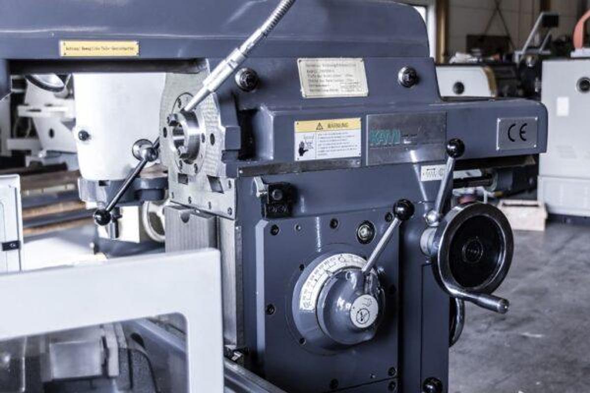 Used KAMI FKM935 tool milling machine
