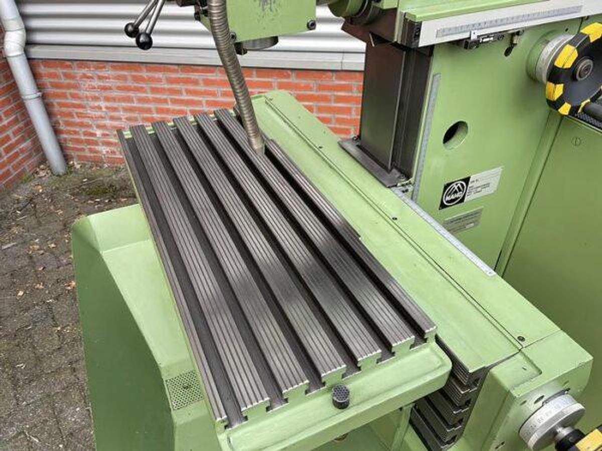 Used MAHO MH400P tool milling machine