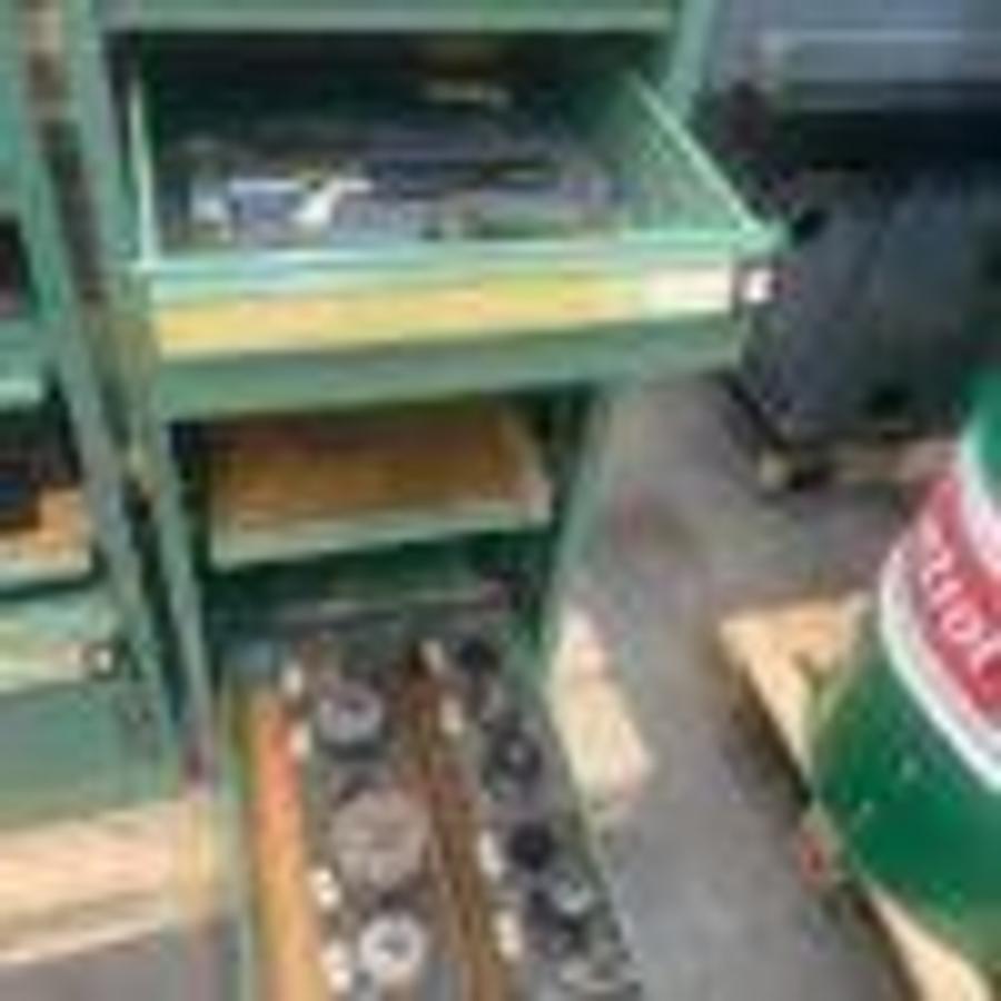 Used MAHO MH400P tool milling machine