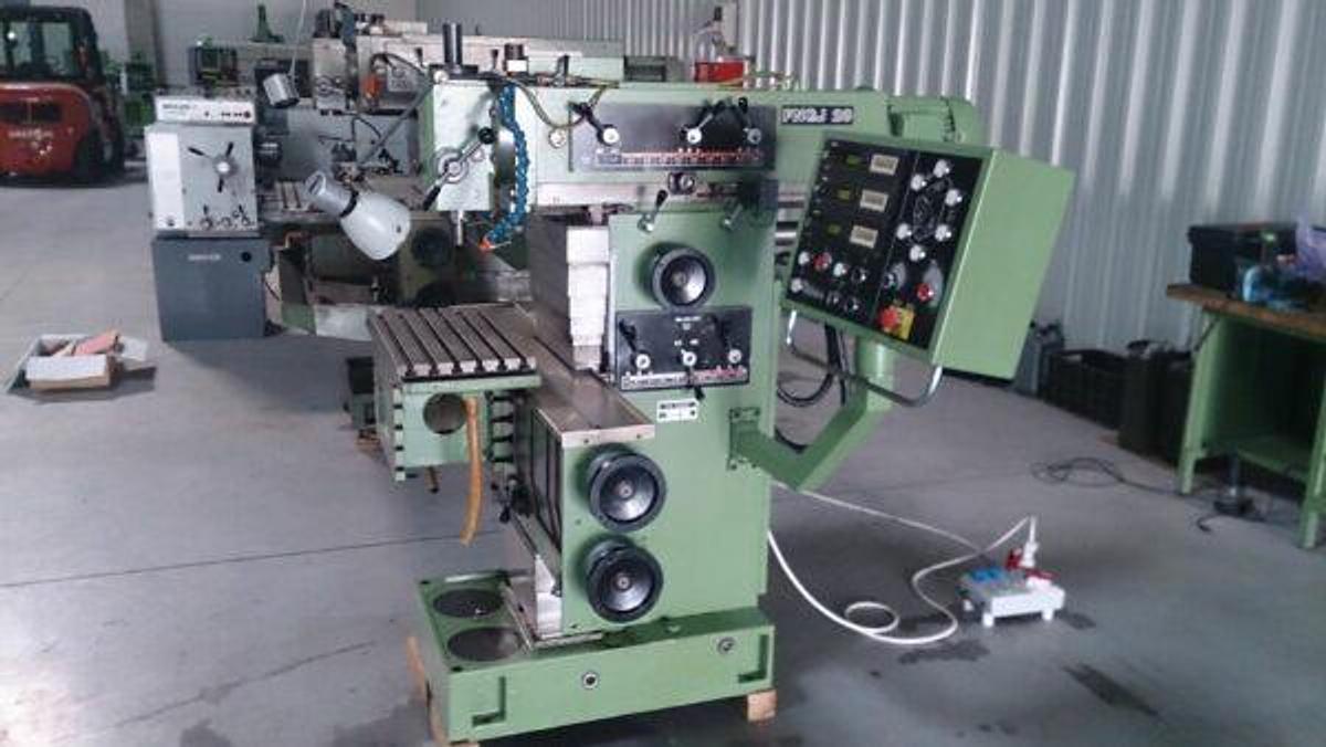 Used TOS FNGJ20 tool milling cutter