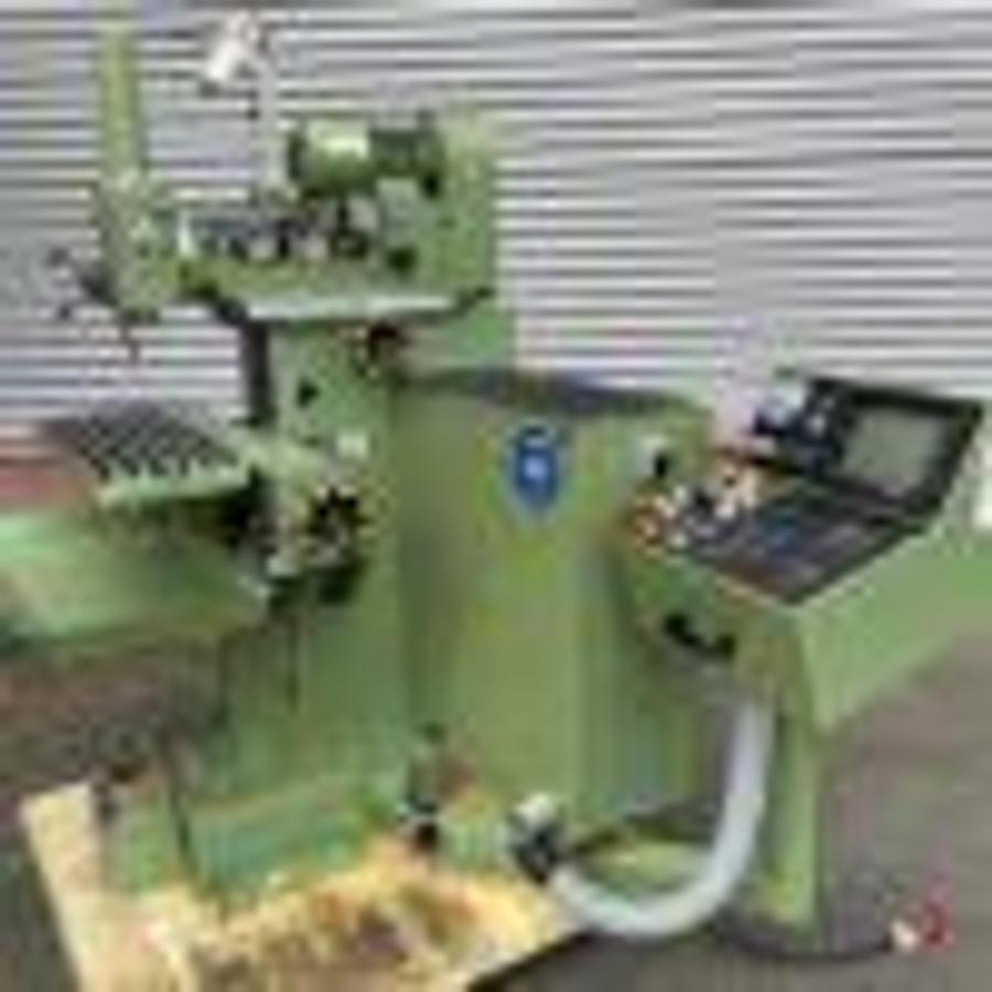 Used MAHO MH400P tool milling machine