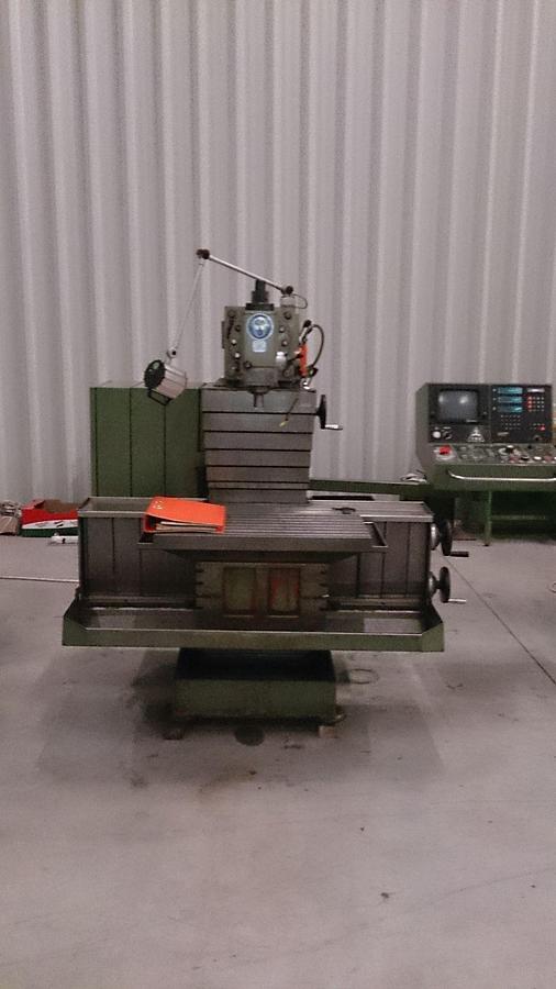 Used TOS FNGJ32 CNC tool milling machine