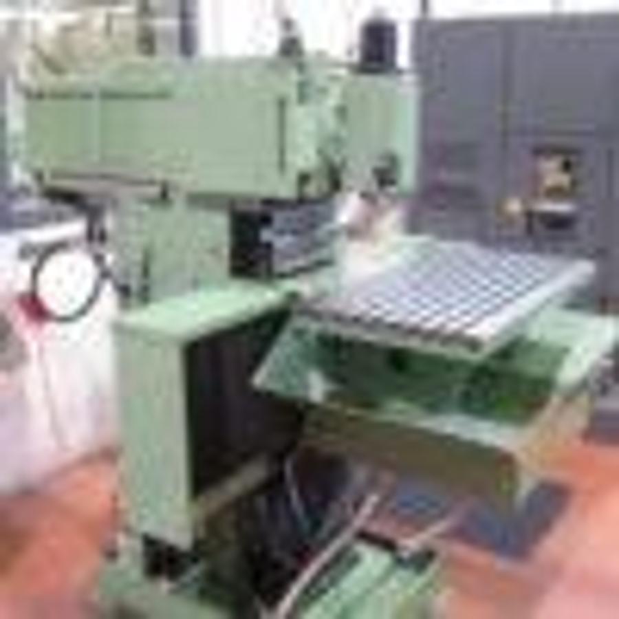 Used MAHO MH700 tool milling machine