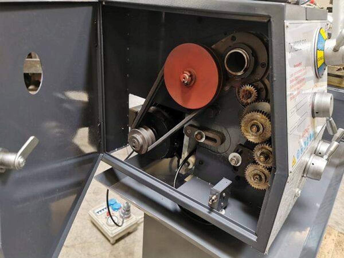 Used KAMI DKM280/500 lathe