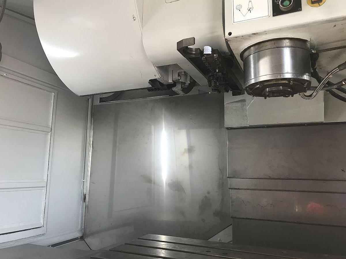 Used 2005 HURCO VMX42 milling center