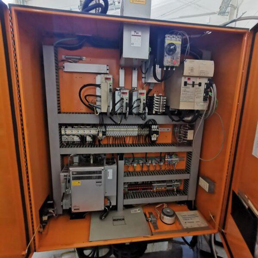 Used HURCO VMX24 machining center