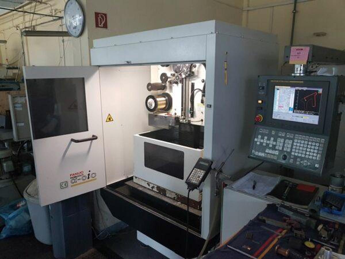 Used FANUC Alpha 0iC wire spark