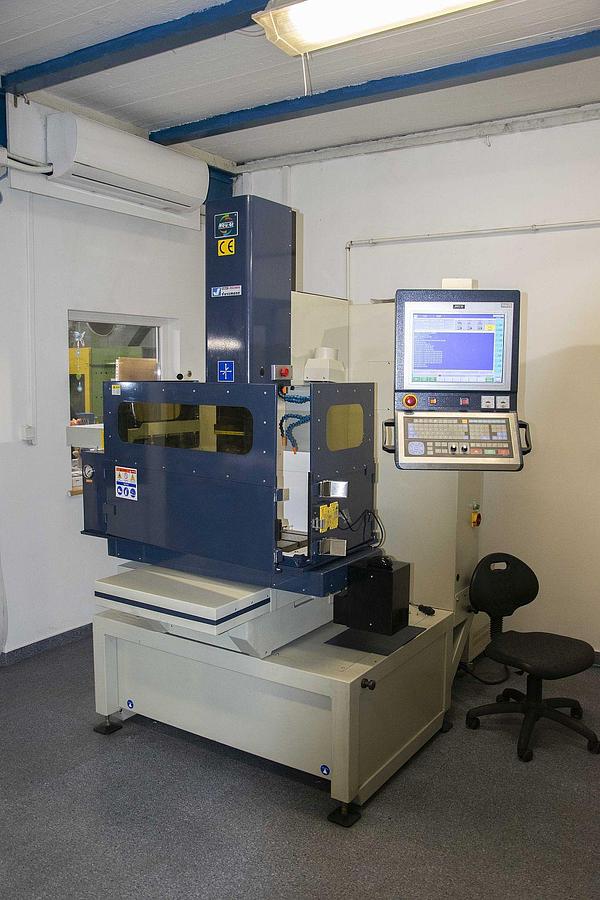 NEUART CNC-C50E2 block EDM machine