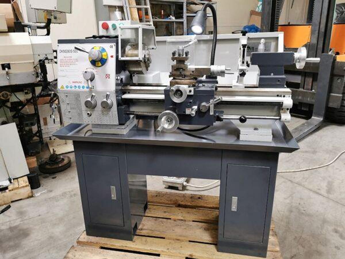 Used KAMI DKM280/500 lathe