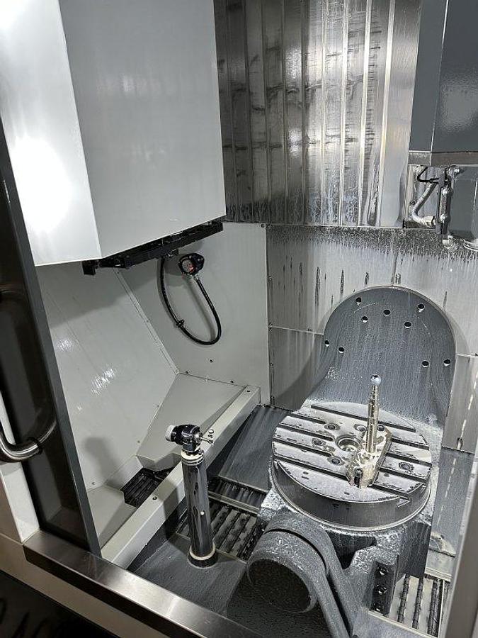 Used HAAS UMC500SS simultaneous 5-axis machining center