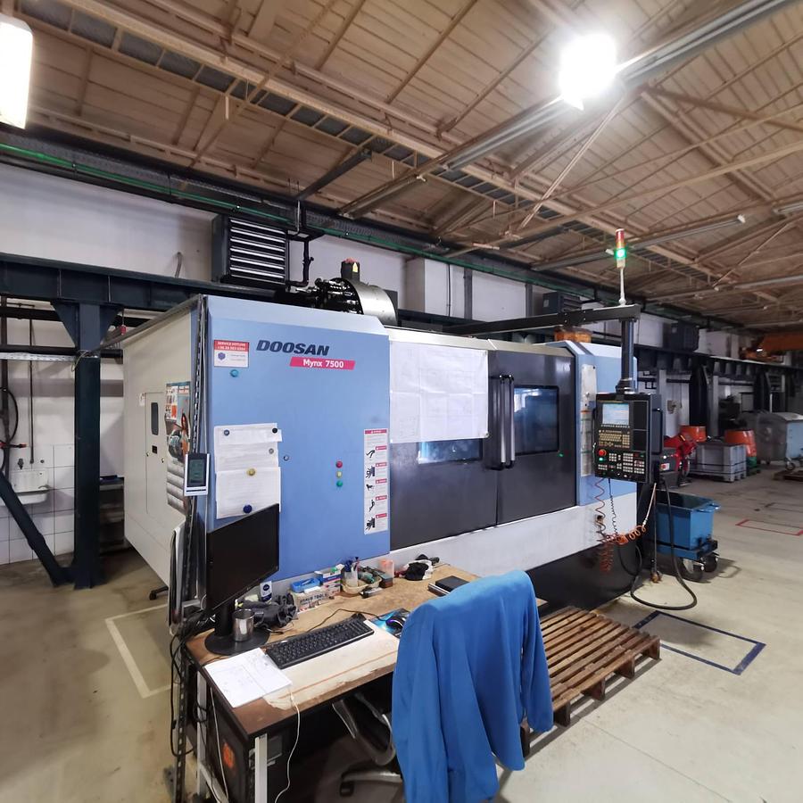 Used DOOSAN MYNX7500 machining center
