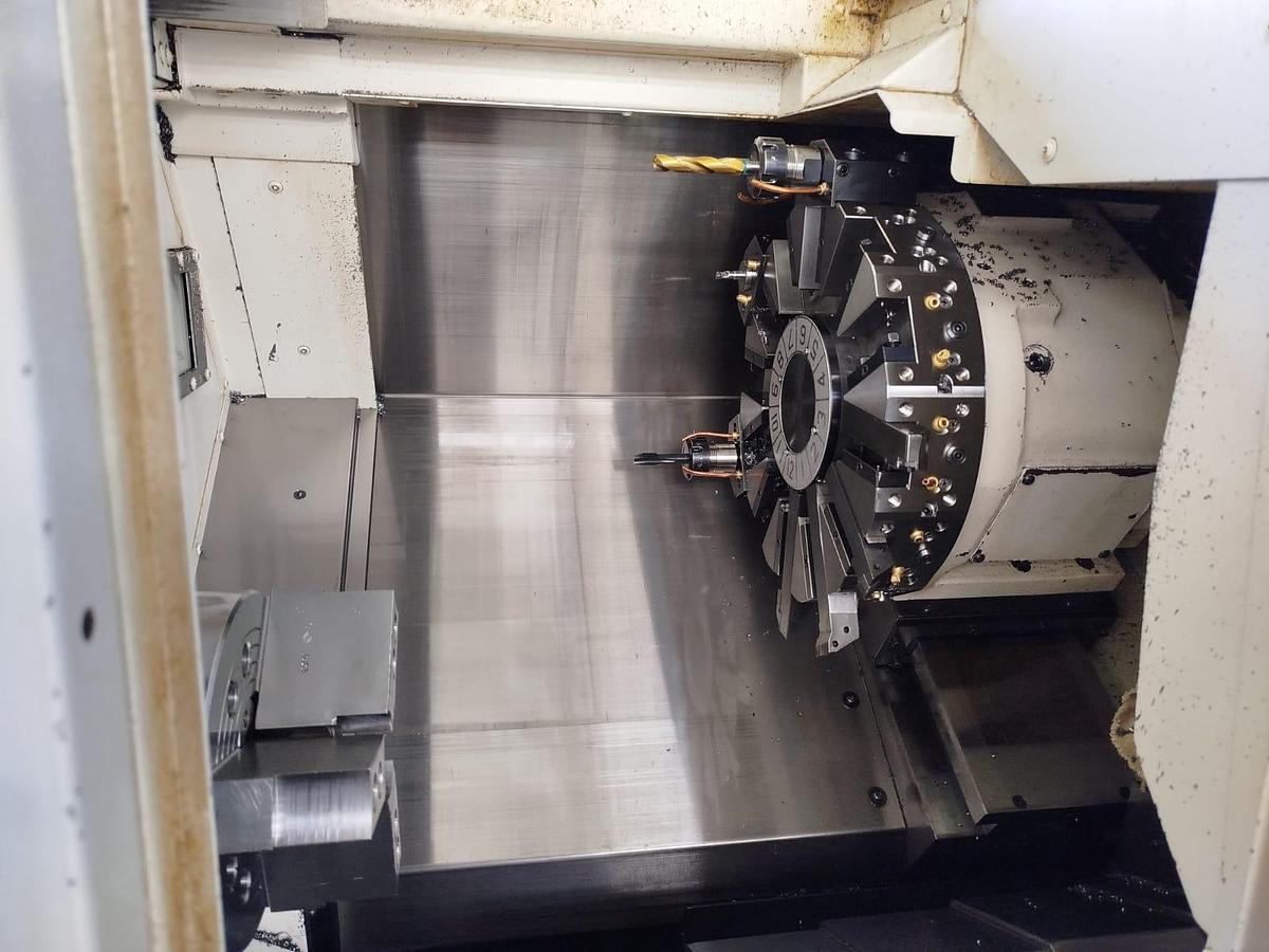 OKUMA Genos L2000e CNC lathe