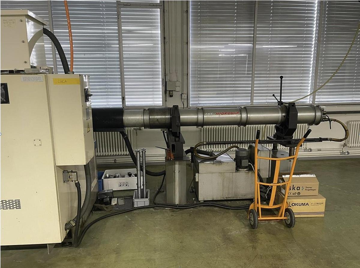 OKUMA LCS15 CNC lathe with thread guide