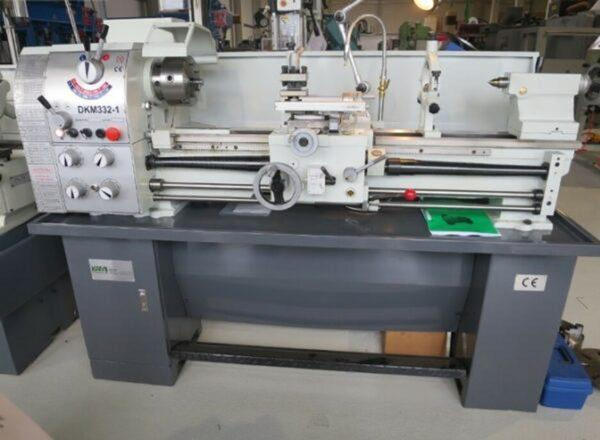 Used KAMI DKM332-1 center lathe