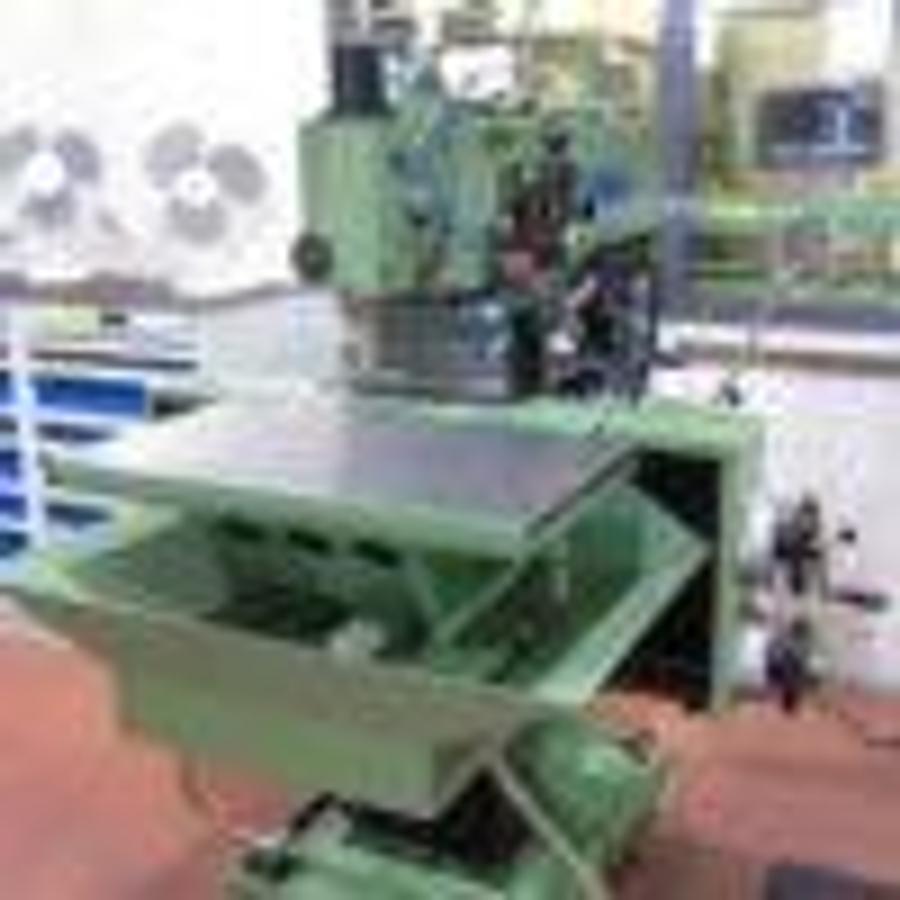 Used MAHO MH700 tool milling machine