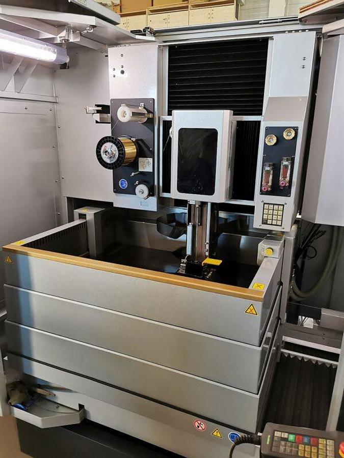 Used SODICK ALC600G wire spark