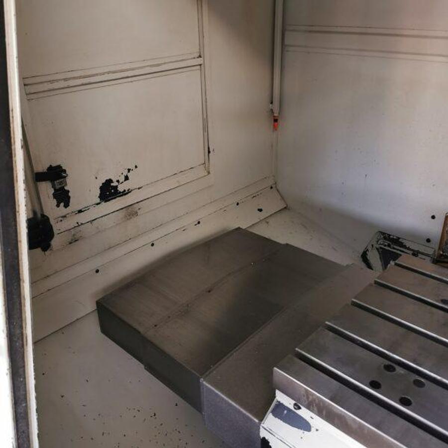 Used HURCO VMX24 machining center
