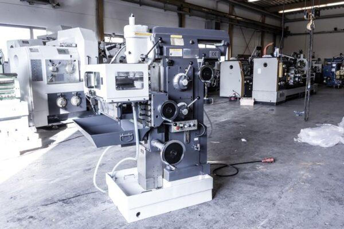Used KAMI FKM935 tool milling machine