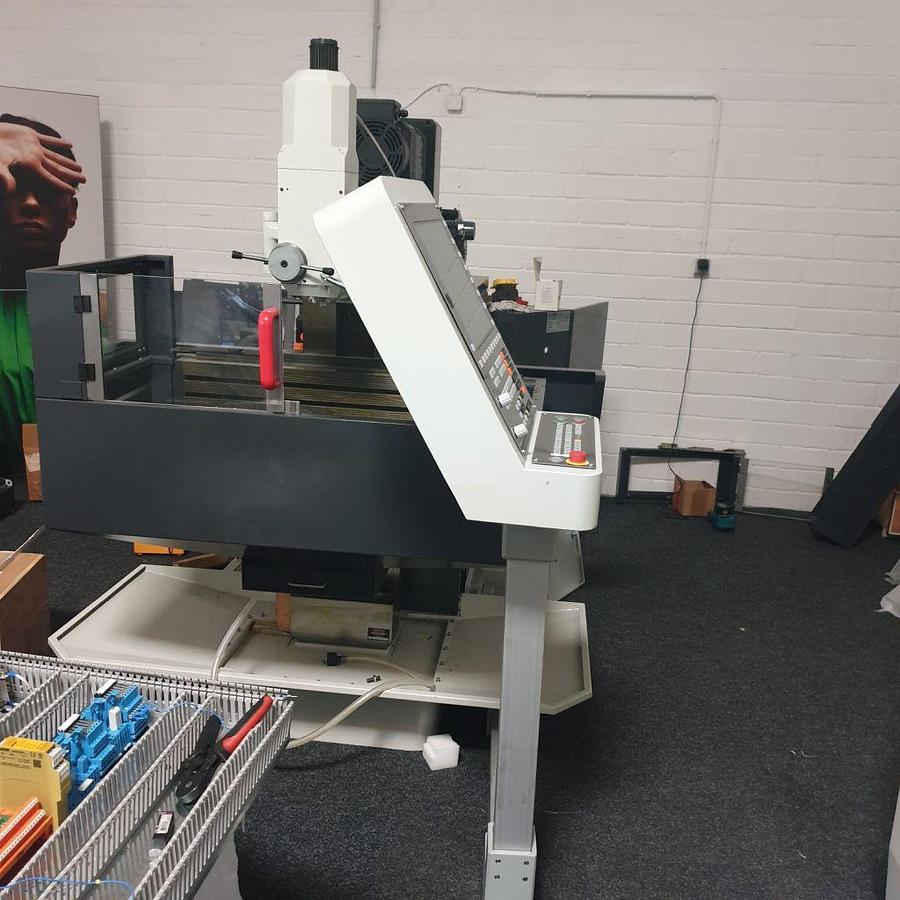 KAMI FKM950 CNC tool milling machine