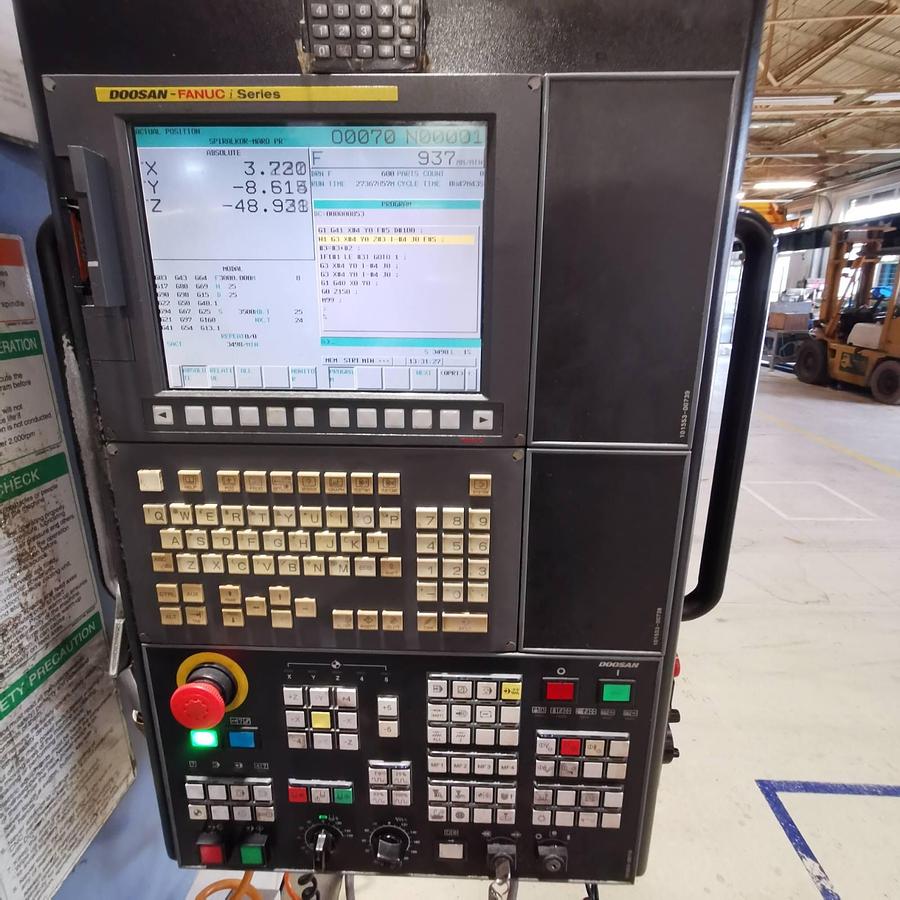 DOOSAN MYNX7500 machining center