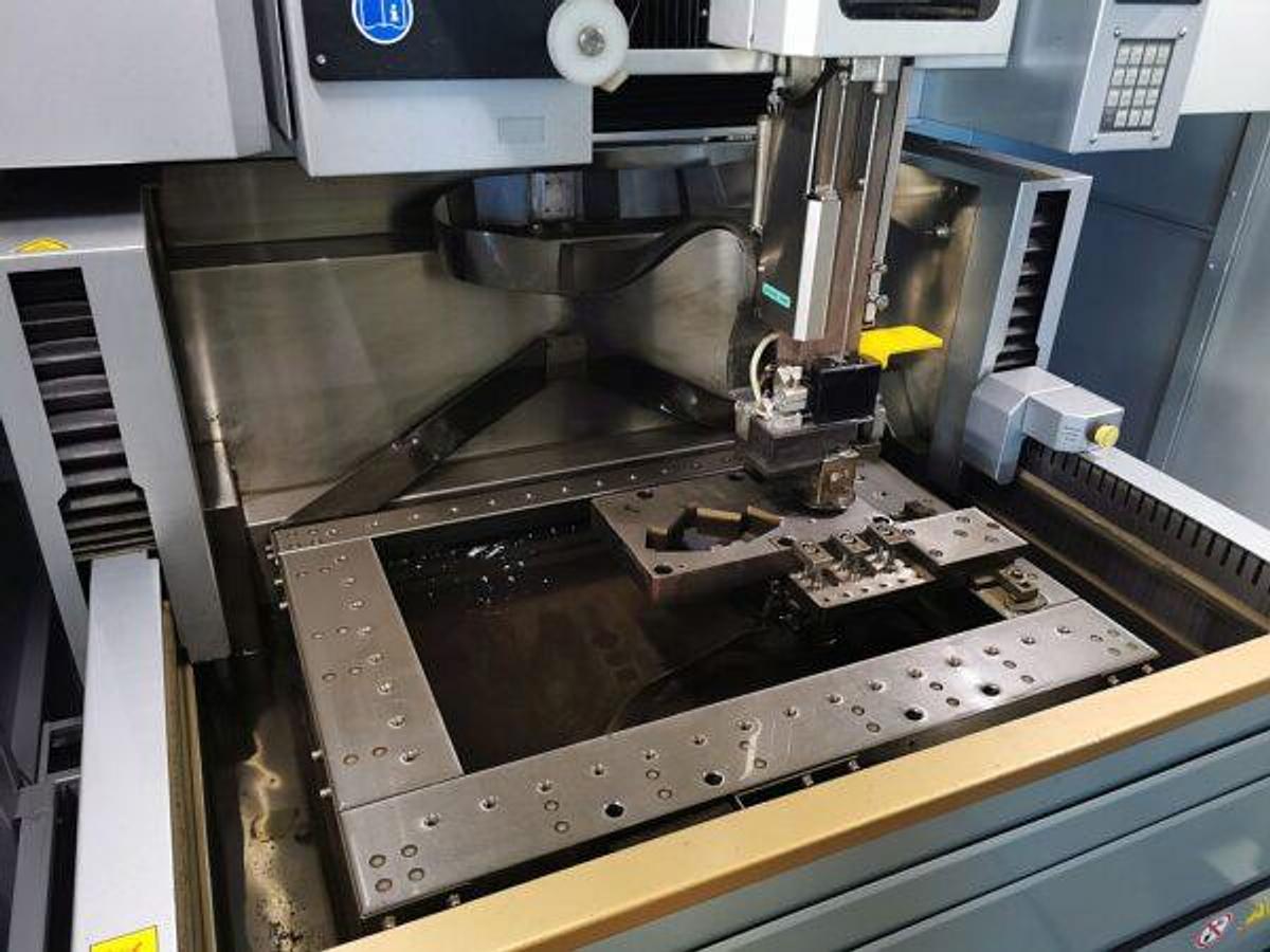 Used SODICK ALC600G wire spark