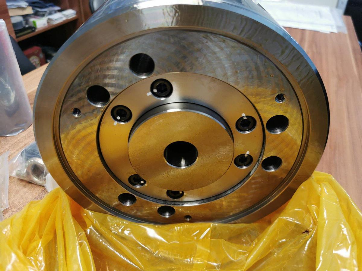Hydraulic chuck
